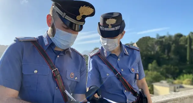 Oniferi. Defunta lascia casa in eredità, nipote se ne impossessa e impedisce accesso ad altri familiari