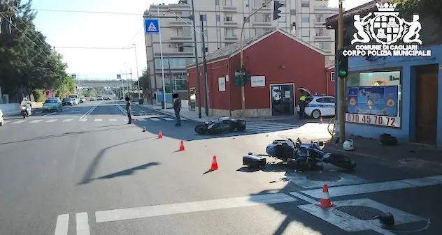 Cagliari. Moto contro scooter in Viale Marconi: all'ospedale anche un poliziotto