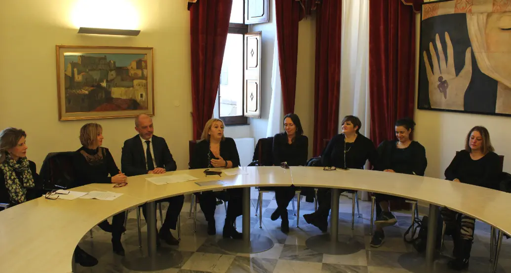 “Se tu mi guardi io non sarò più invisibile”: una mostra per l’adozione dei cani a Sassari