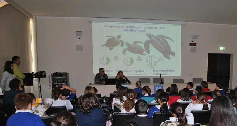 Giornata di educazione ambientale: da Stintino un “No” all'inquinamento da plastica nel mare