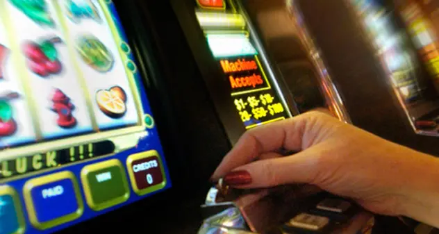 Video poker irregolari, ecco i blitz della Polizia nei locali dell’hinterland