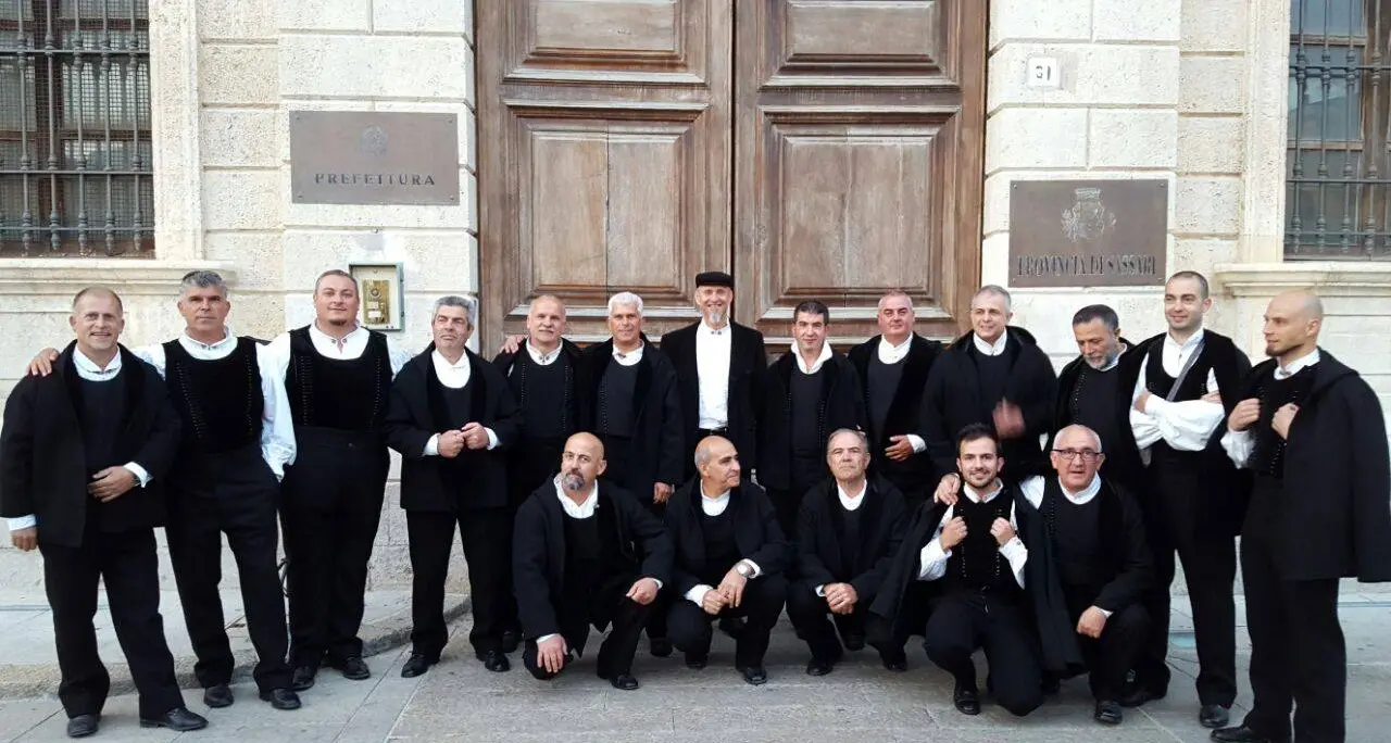 Mercatini, cori sardi, Gospel e spettacoli circensi per il Natale a Castelsardo