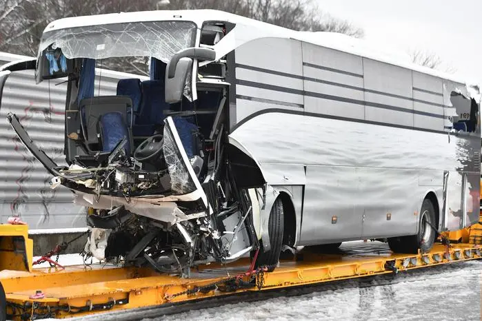 A damaged coach is being transported away from the accident site in Zuerich, Switzerland, 16 December 2018. According to police, one woman died in the accident and 44 people were injured.  ANSA/WALTER BIERI