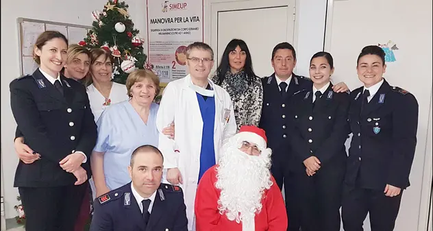 Natale speciale per i bambini del San Francesco: ecco i doni della Polizia Penitenziaria