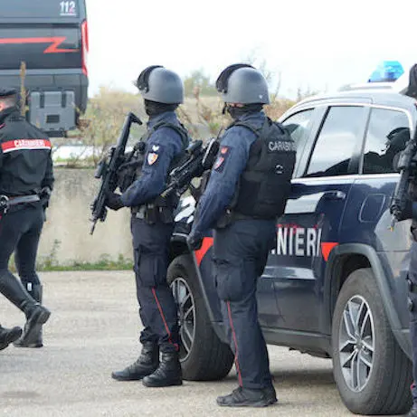 Dae Dolianova a Santo Domingo, unu bandiu hentza dinare at crihau de che torrare in Italia, l’ant arrestau