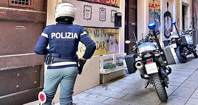 Uomo ferito al viso con un coltello, è caccia all’aggressore