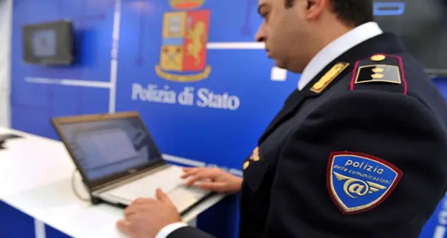 Giovani truffatori on line, la Polizia Postale sgomina la banda di cyber criminali