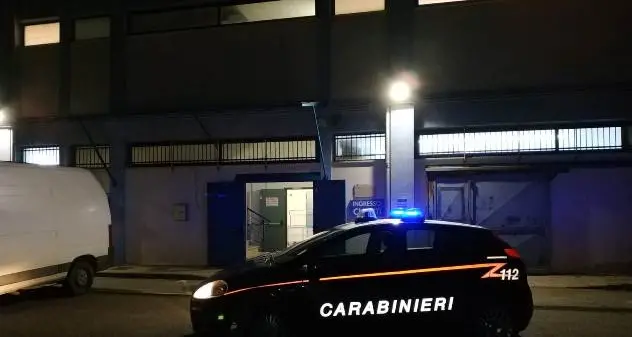 Rapina al deposito di abbigliamento Garzia