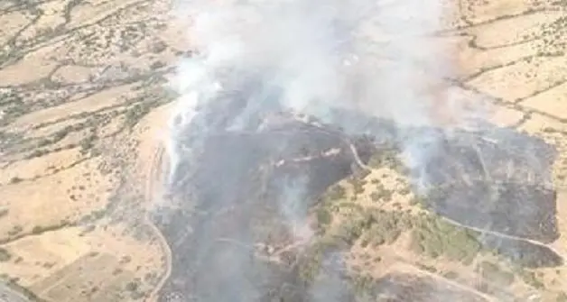 Incendi a Seneghe e Bonarcado, mezzi aerei per domare le fiamme