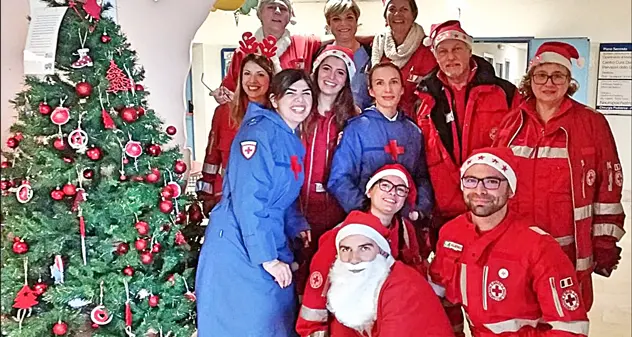 Natale in corsia dai bambini del Brotzu e Microcitemico: il bel gesto della Croce Rossa