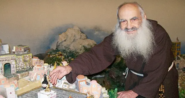 Fra Lorenzo e il suo presepe vivente: da 60 anni la magia di Natale per grandi e piccini