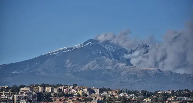 Etna, terremoto di magnitudo 4.8 a nord di Catania, danni e dieci feriti lievi