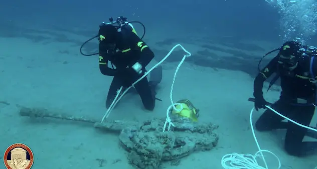 Cagliari. Recuperati un cannone-mitragliera della Seconda Guerra Mondiale e preziosi reperti archeologici