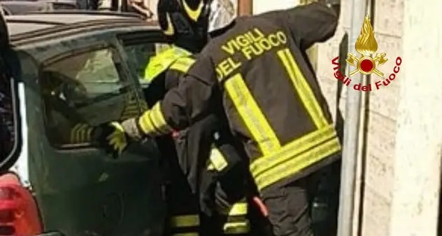 Quartu. Scontro tra due auto in via Cimabue: una persona estratta dalle lamiere