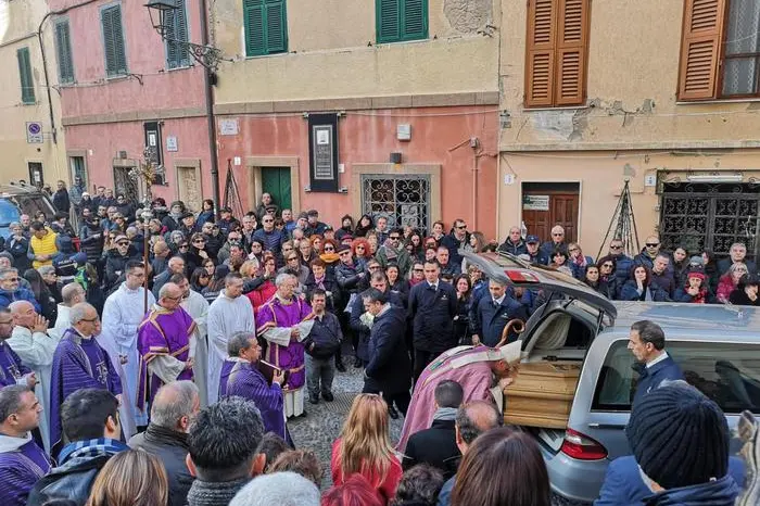 Un  momento dei funerali di Michela Fiori, la donna di 40 anni uccisa dal marito Marcello Tilloca la mattina del 23 dicembre, Alghero, 29 dicembre 2018. ANSA