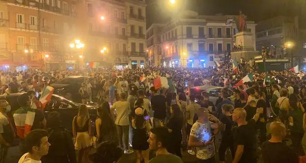 Italia in finale: tifosi in festa a Cagliari