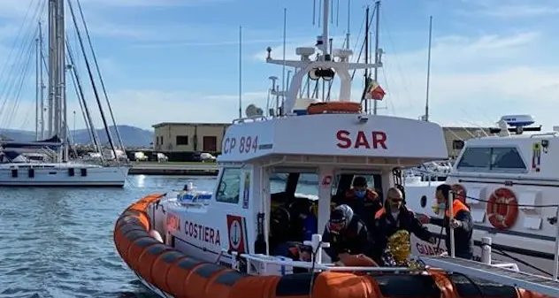 Golfo Aranci. Si accascia e muore sulla spiaggia: tragedia a Cala Sabina