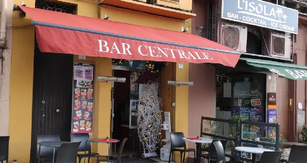 Disordini in piazza Yenne dopo vittoria Italia. Bar Centrale: \"Chiusi per la finale\"