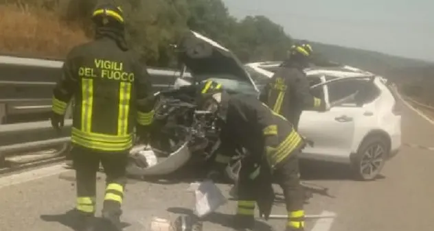 Incidente sulla 131 Dcn, tre persone coinvolte