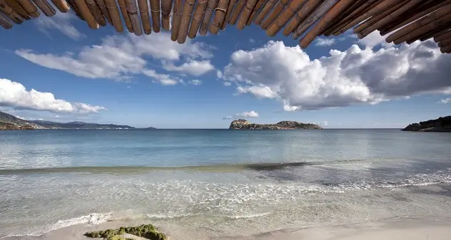 La Spiaggia di Porto Tramatzu torna libera: non sarà più ad uso esclusivo dei militari