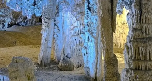 Alghero, in grotta con un click