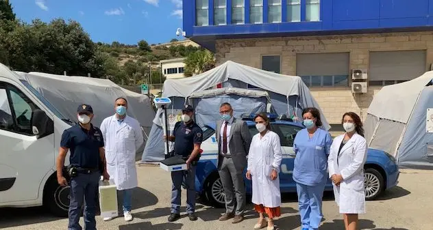 Cagliari. La Polizia dona materiale sanitario all’Ospedale Pediatrico Microcitemico “Antonio Cao”