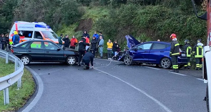 Incidente sulla Statale 128 tra Atzara e Meana, tre persone finiscono in ospedale