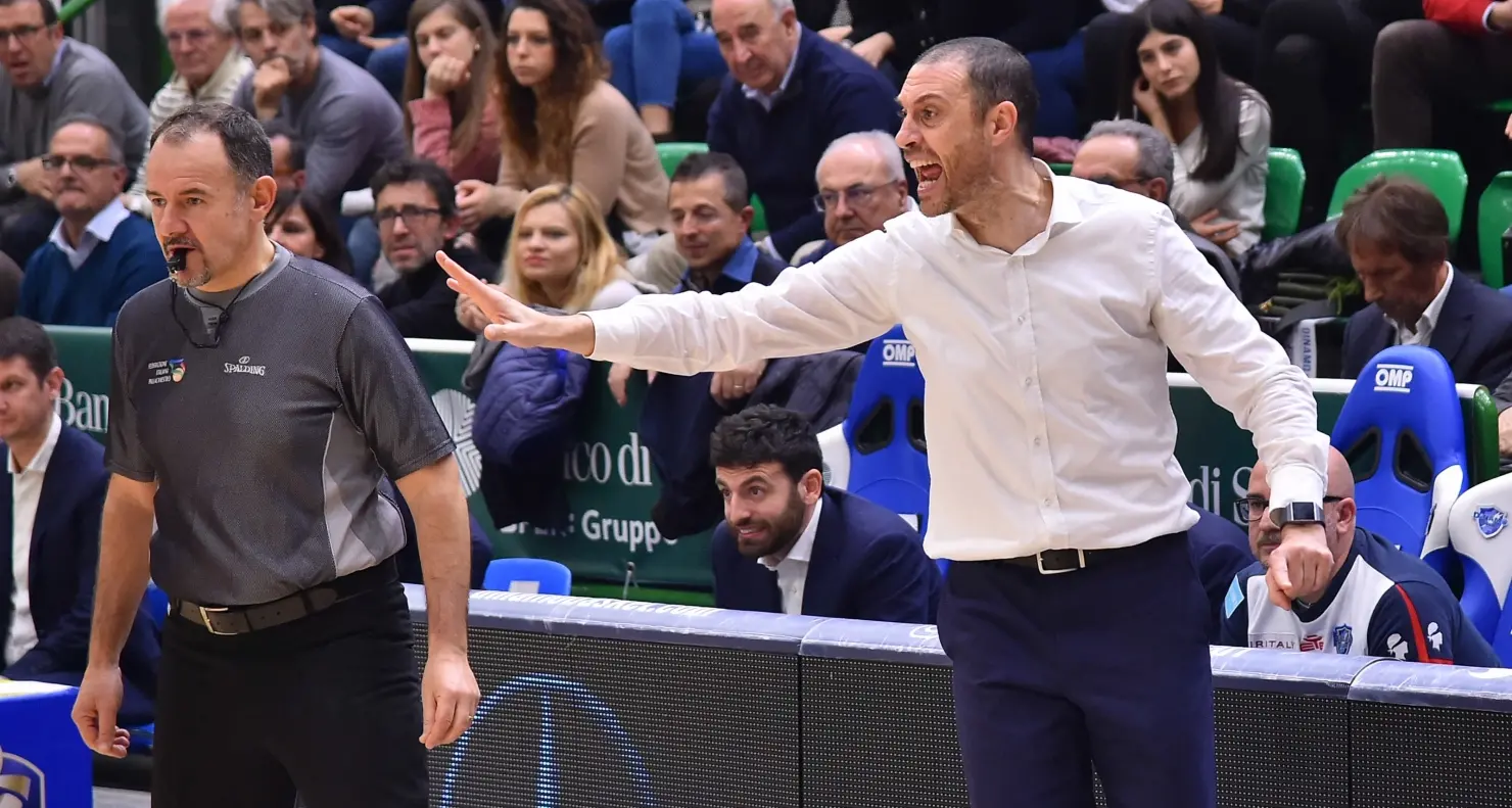 Domani la sfida con l’Aek Larnaca: Esposito: «Partita da giocare con impegno e rispetto»