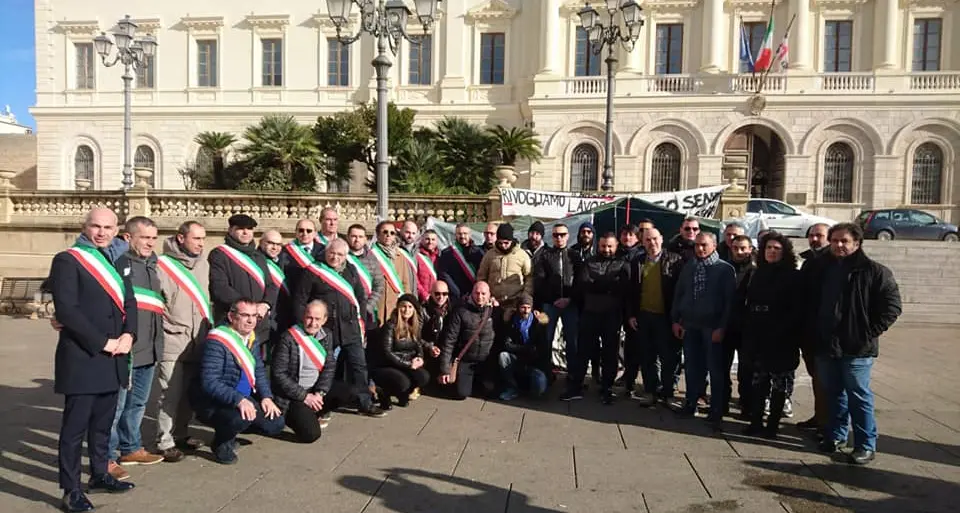 Protesta degli ex dipendenti della Secur: arriva la solidarietà dei Sindaci sardi