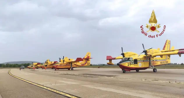 Operativi i canadair francesi a Oristano. VIDEO