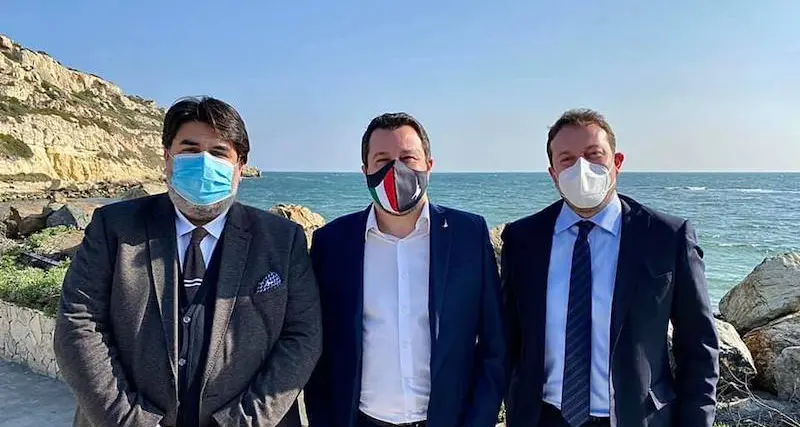 Inferno di fuoco nell’oristanese. Zoffili minacciato di morte per la raccolta fondi