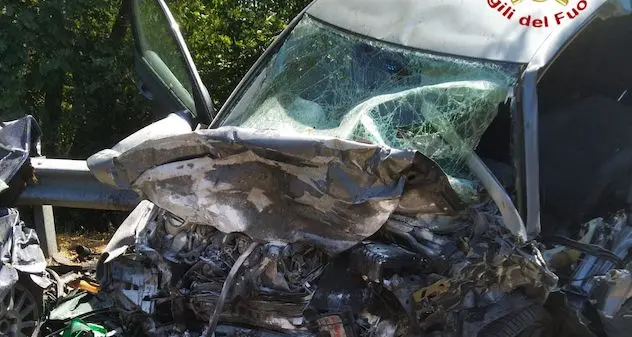 Mamoiada. Scontro tra due auto sulla 389: un morto