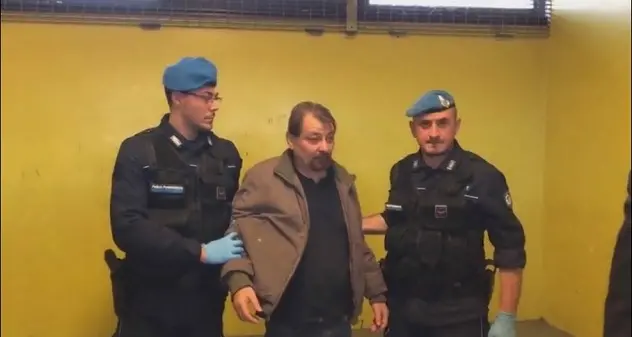 Battisti parla dal carcere: \"E' tutto finito, sono cambiato\"