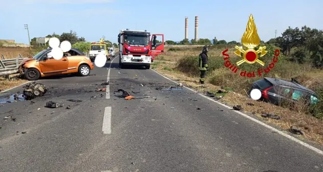 Scontro frontale fra due auto sulla sp 93