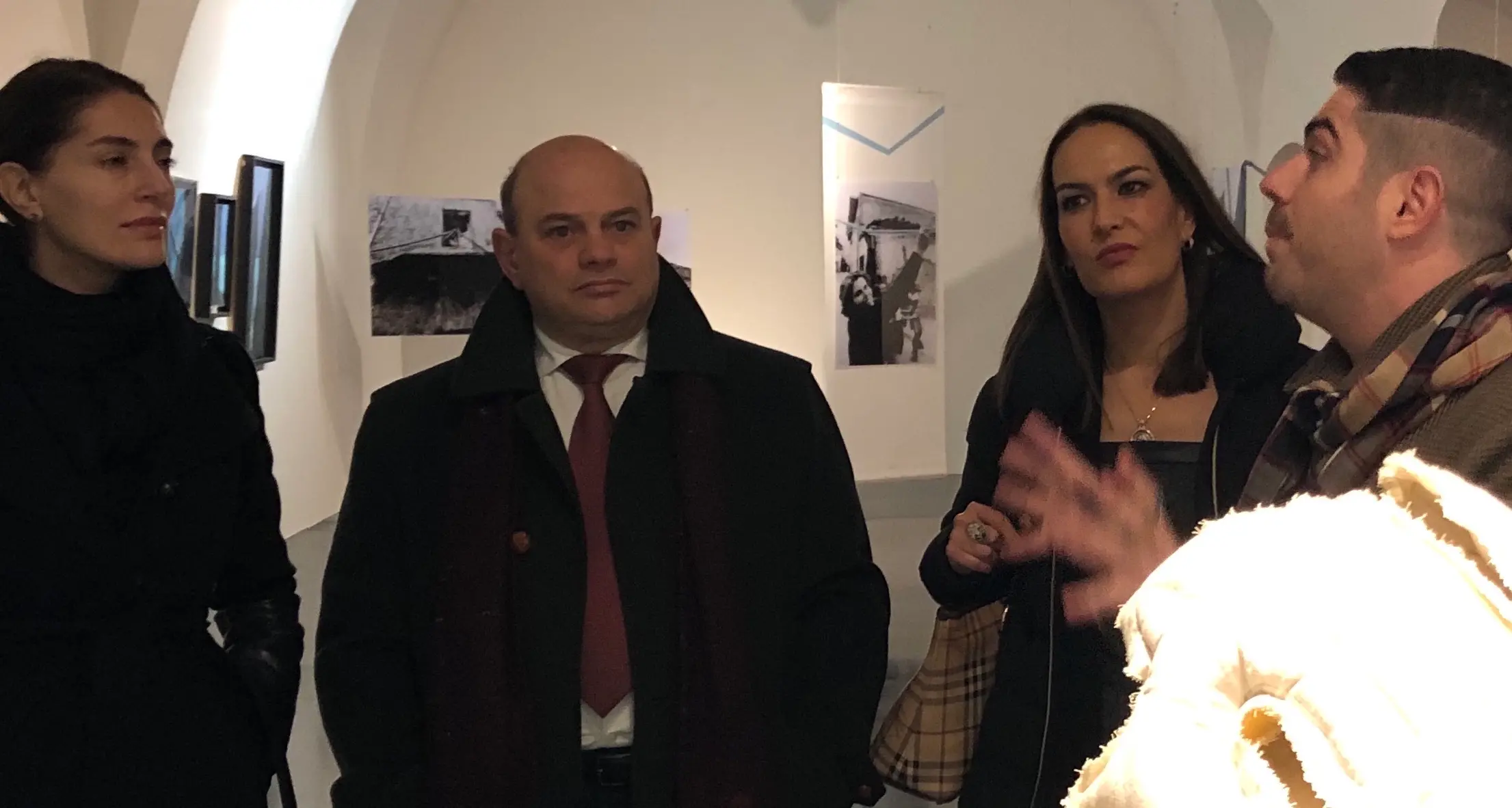 Caterina Murino in visita alla mostra dedicata a Maria Lai