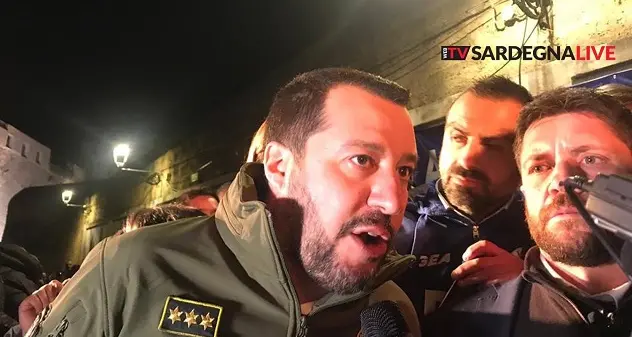 Salvini e le divise, ad Alghero ha indossato la giacca dei barracelli