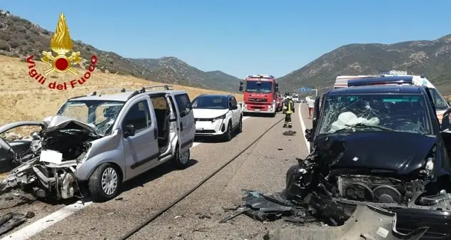 Brutto incidente sulla ss 125: cinque persone in ospedale