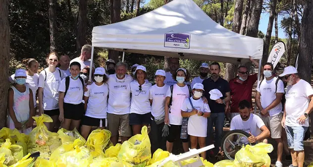 WeClean. Alghero, circa 1.200 kg di spazzatura raccolti nella pineta di Maria Pia