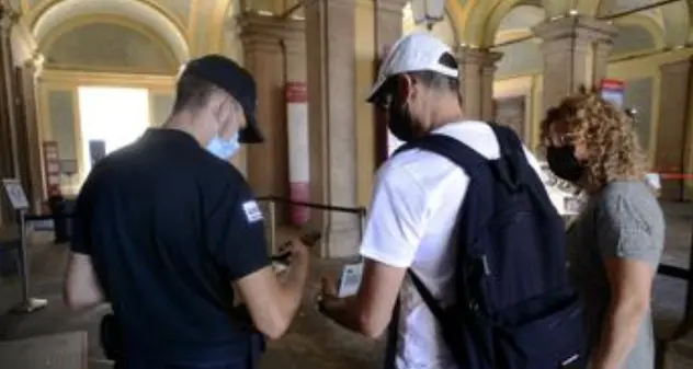 Green pass falso, è reato? Cosa dice la legge