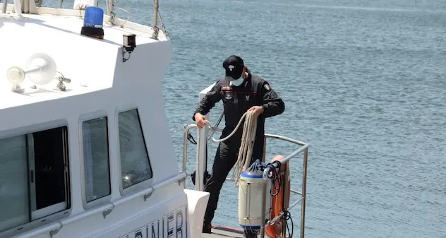 La Maddalena. Accusa malore sulla spiaggia di cala Serena: carabinieri soccorrono una donna incinta