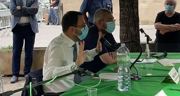 Incendi. Patuanelli: “Governo interverrà nel modo più opportuno”