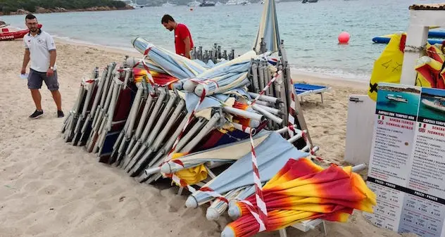 Spiaggia di Liscia Ruja: sequestrati tre stabilimenti balneari abusivi