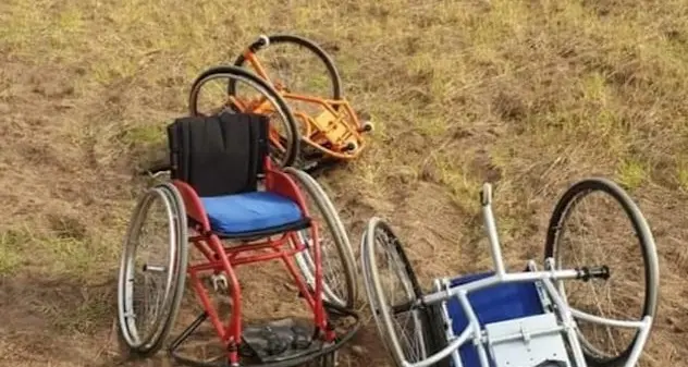 Sorso. Rubano e utilizzano carrozzine per “giocare all'autoscontro”, poi le abbandonano in un campo