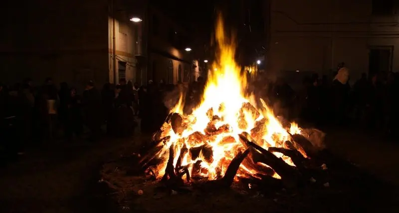 Nuoro. Fuoco di Sant'Antonio, a Seuna la festa continua
