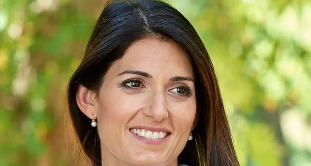 Raggi: \"Non sono no vax, per ora mi dicono di non fare vaccino\"