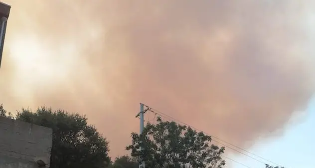 Calangianus. Fiamme vicino alle case, alcune evacuazioni