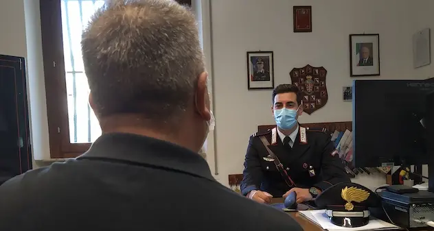 Pula. Si presenta in caserma dai carabinieri con un coltello: denunciato