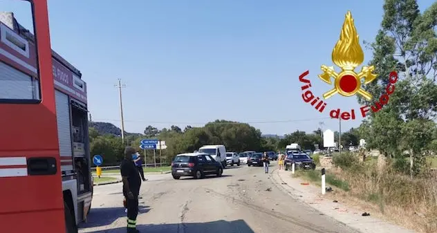 Incidente all’altezza del bivio per San Pantaleo: un ferito trasportato con l’elisoccorso a Sassari