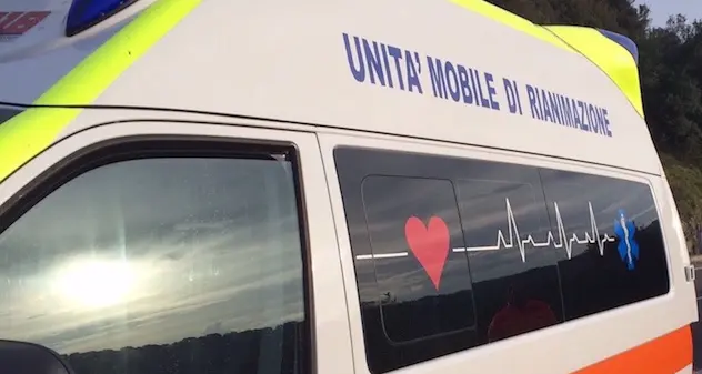 Travolto e ucciso mentre attraversa la strada: il guidatore positivo all’alcoltest
