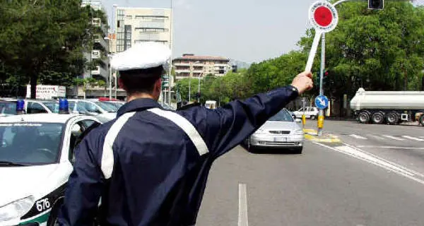 Lecce. Litiga col vigile urbano e gli stacca il naso a morsi